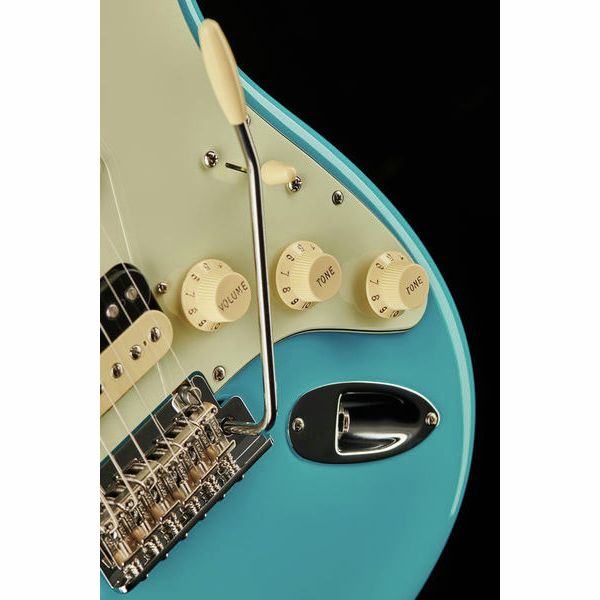 Fender AM Pro II Strat HSS MBL